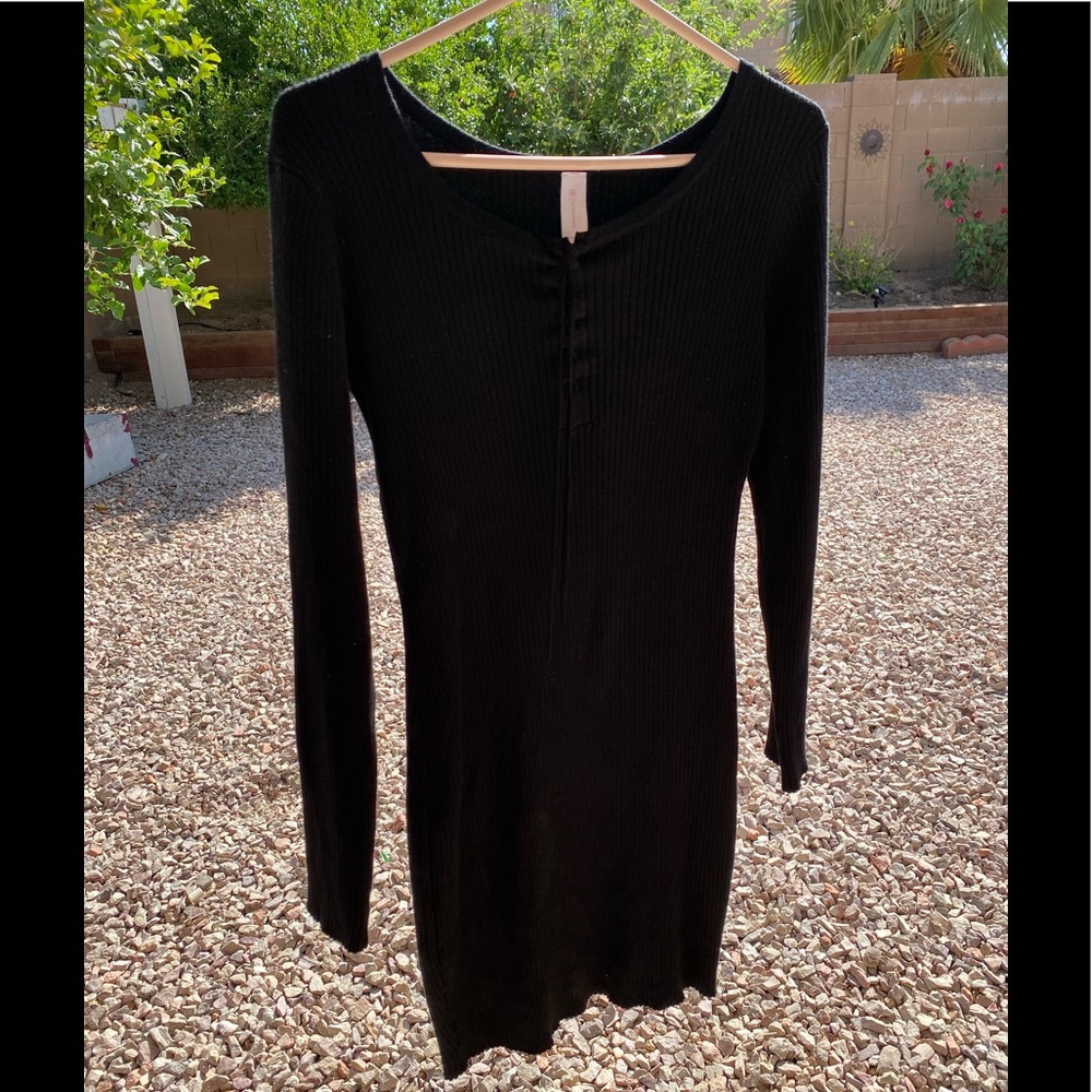 Women’s no boundaries black dress